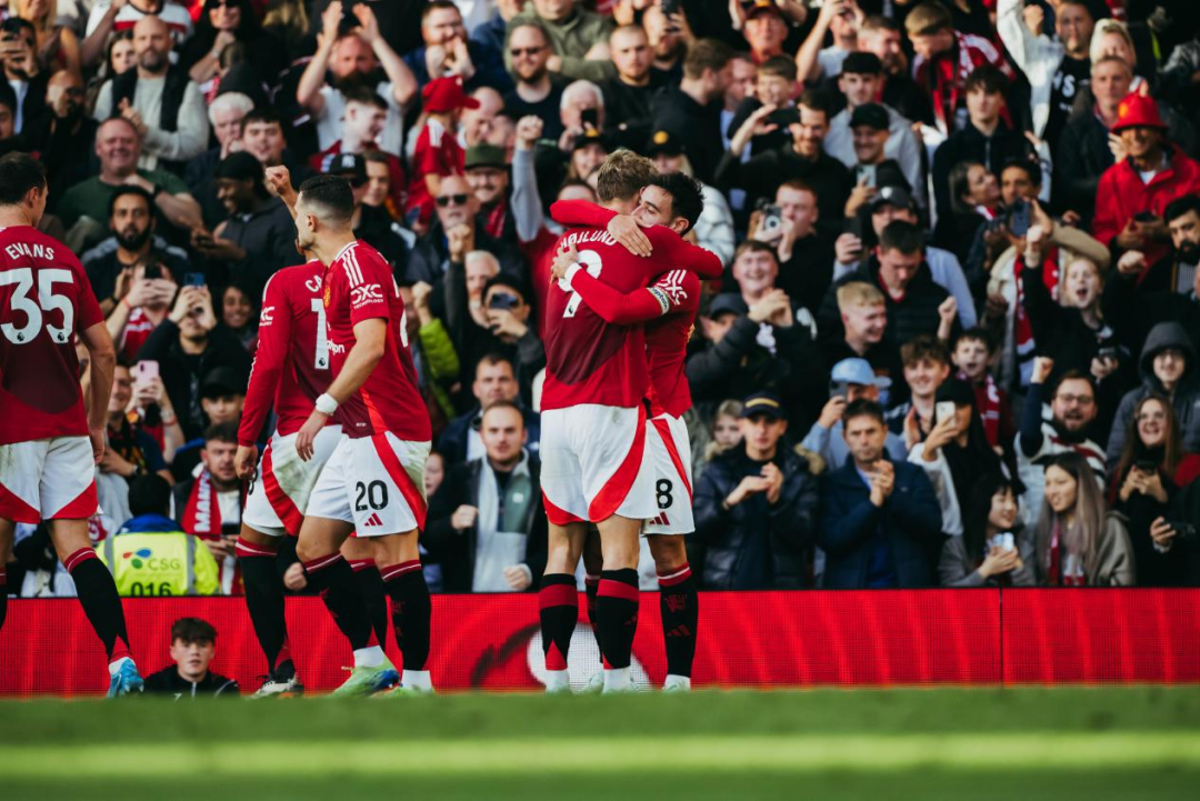 曼联主场击败切尔西，卡瓦尼梅开二度送红魔收获5连胜的简单介绍