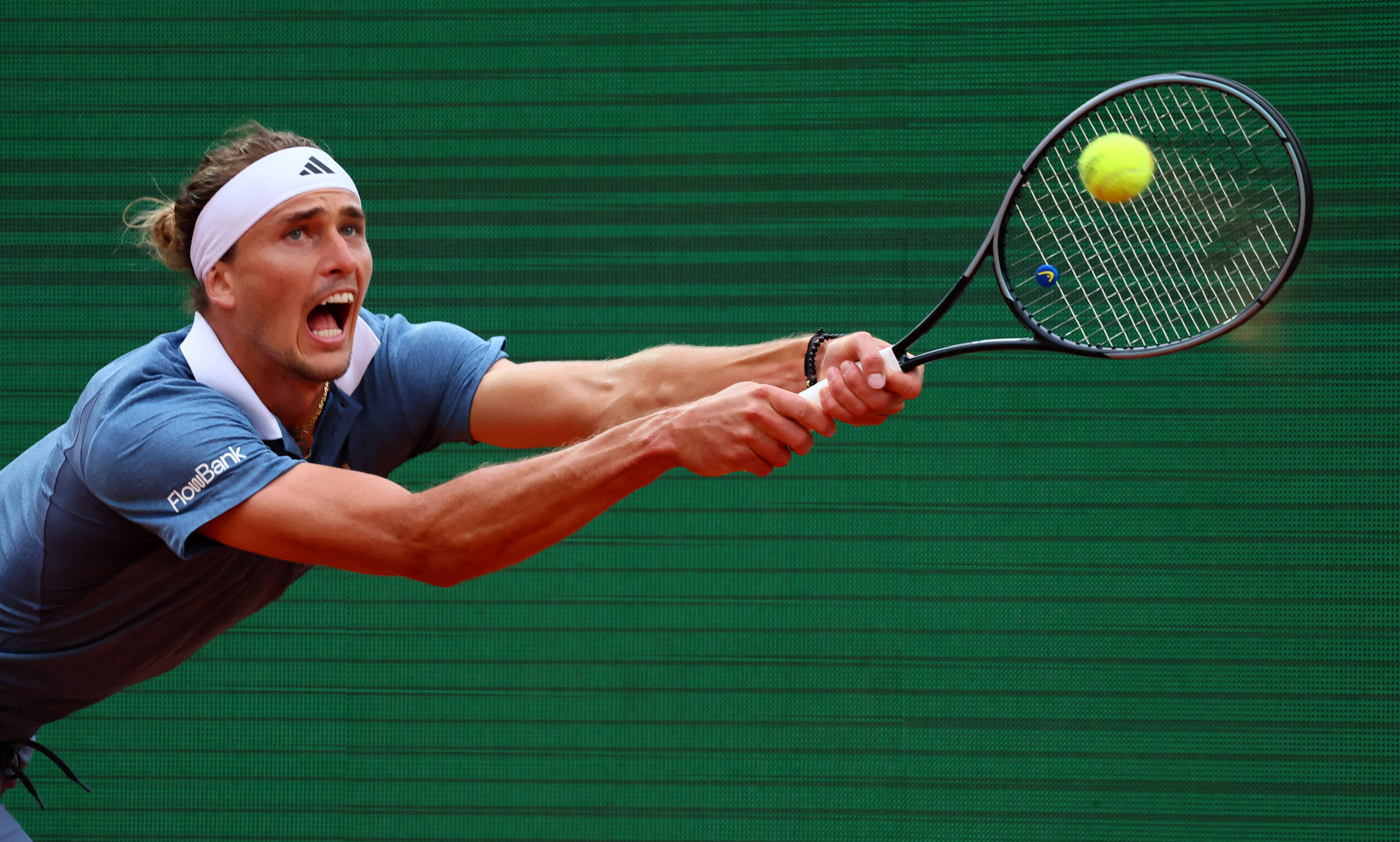 包含欧洲网球队碾压英国网球队，兹维列夫关键制胜的词条