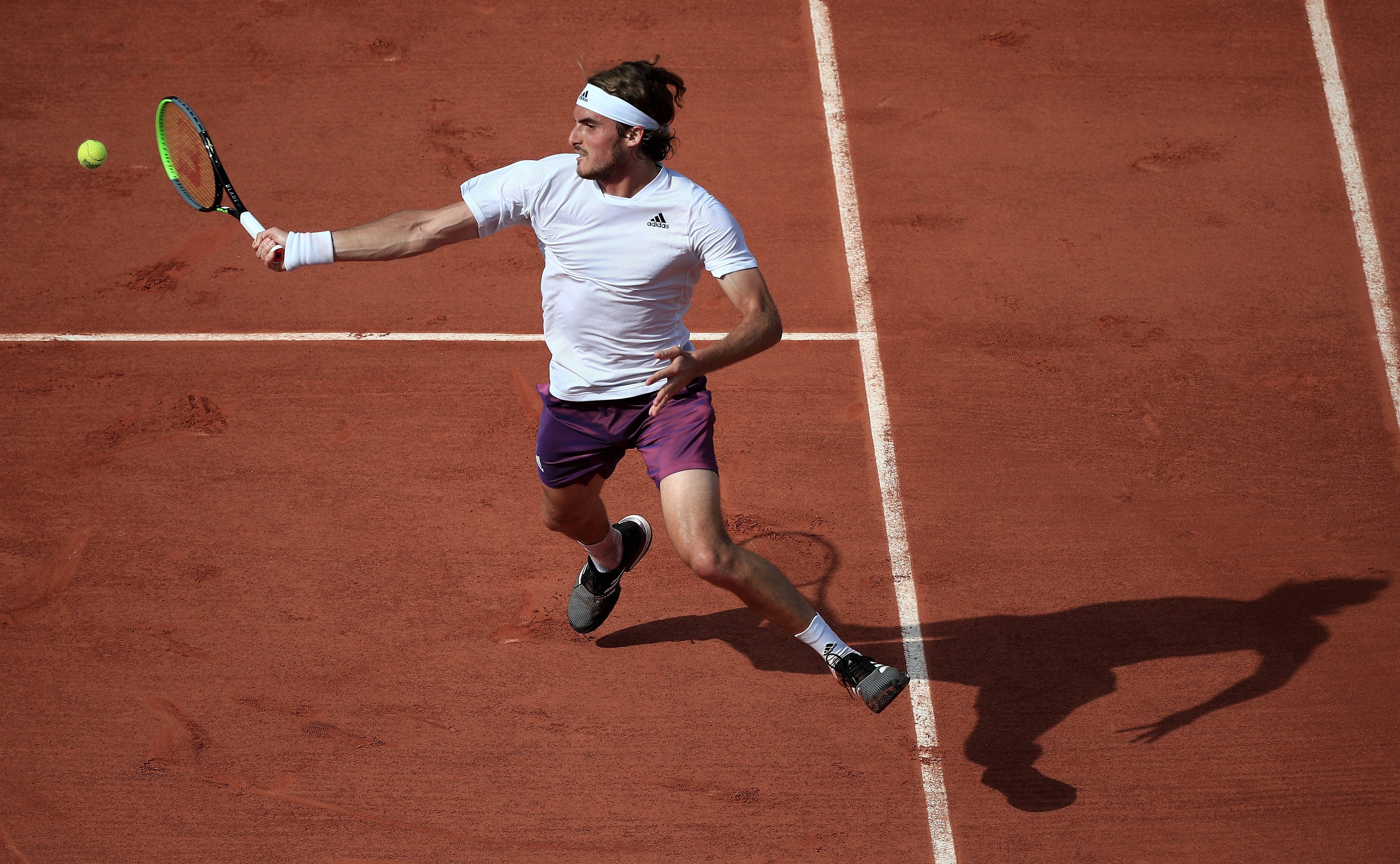 包含世界网球队翻盘澳大利亚网球队，西西帕斯完成帽子戏法的词条