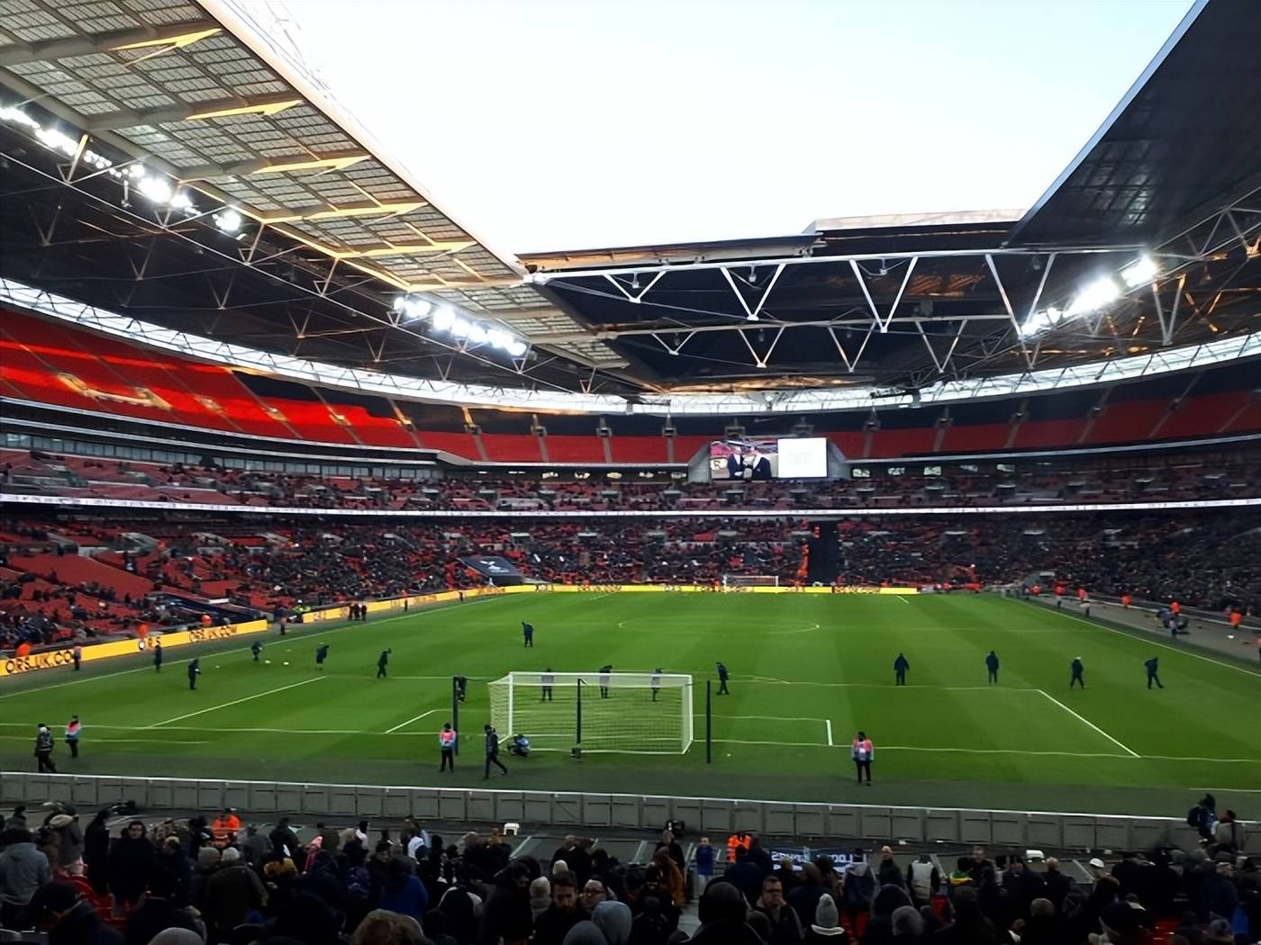 包含西班牙碾压塞维利亚，萨内关键制胜的词条