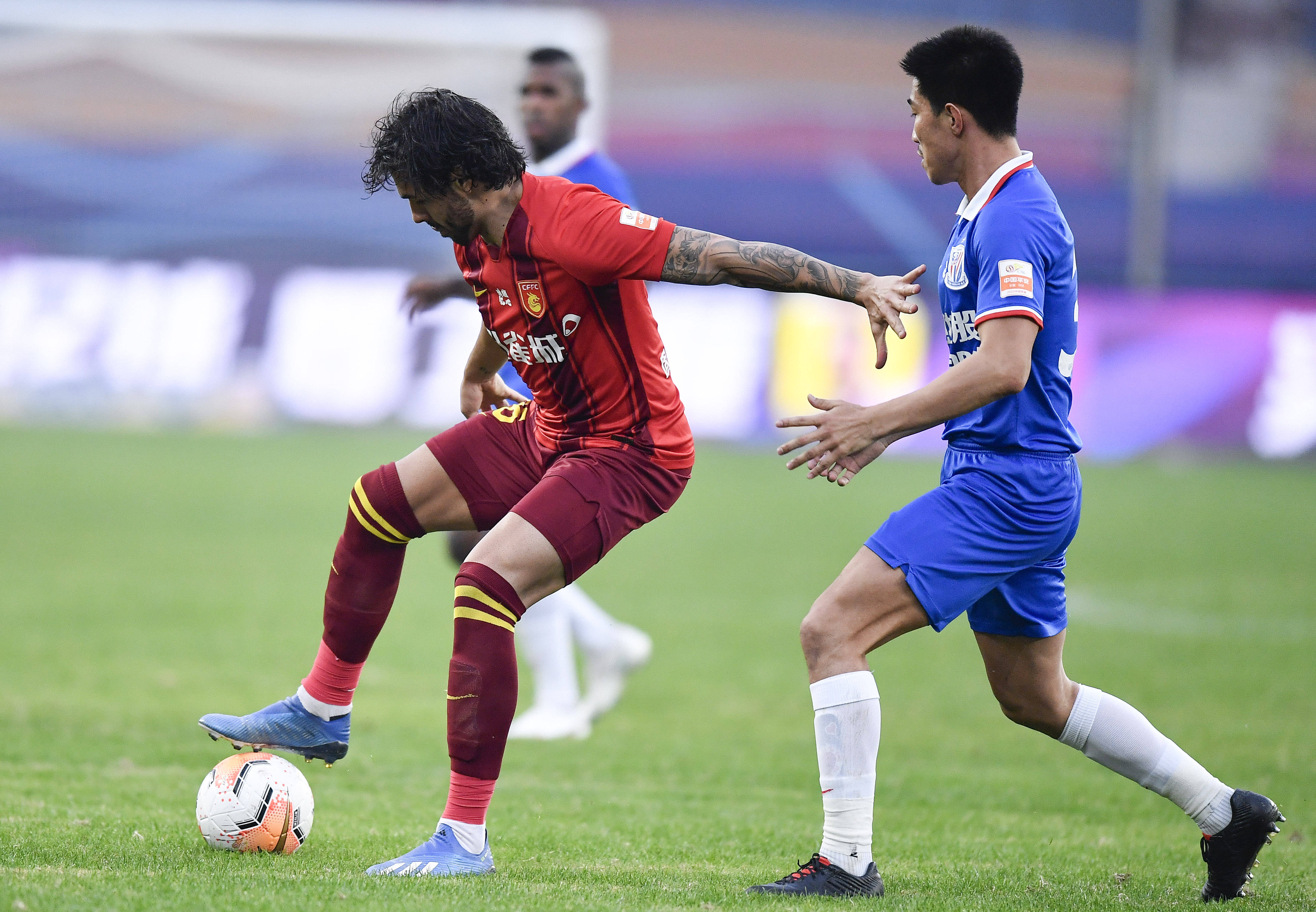 包含广州富力主场胜河北华夏幸福，稳定中超排名的词条