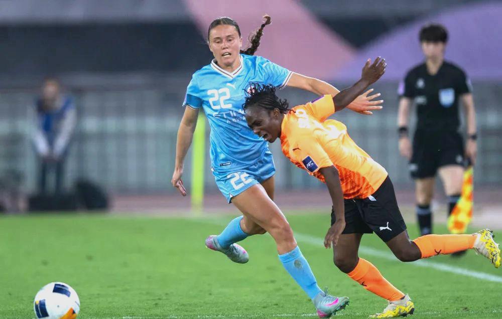 展现出色技艺的球员在比赛中胜出 展现出色技艺的球员在比赛中胜出