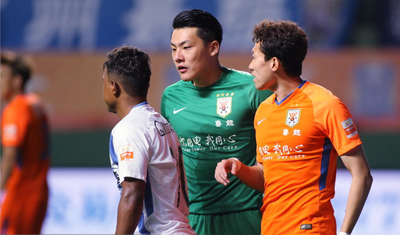 关于广州富力客场逼平鲁能，斩获宝贵一分的信息