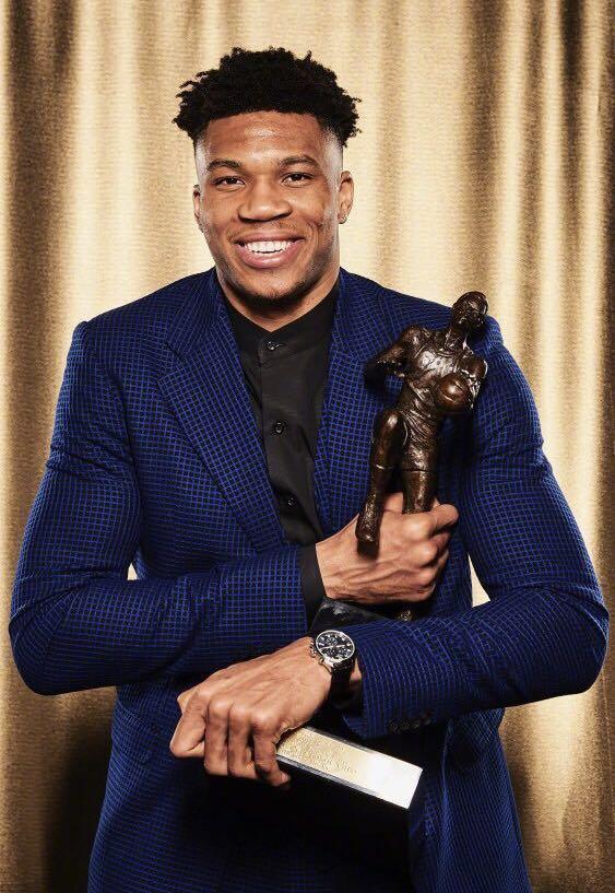 字母哥荣膺MVP，助力球队迈向胜利