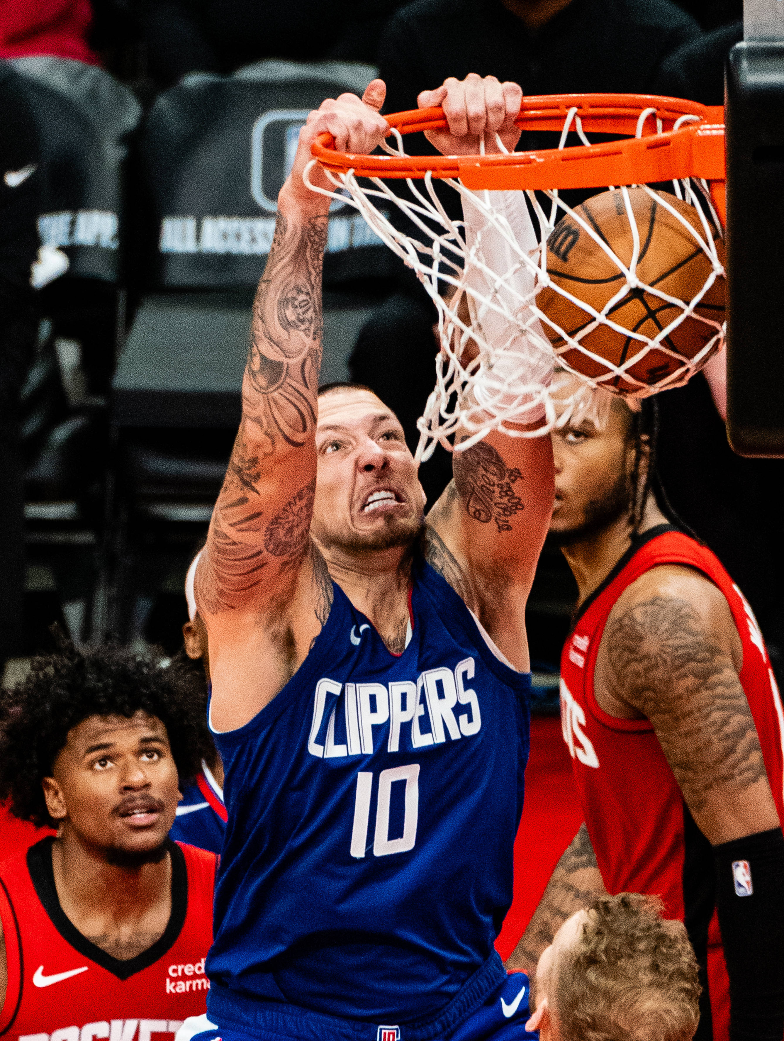 关于快船队实力展现，豪取比赛胜利的信息