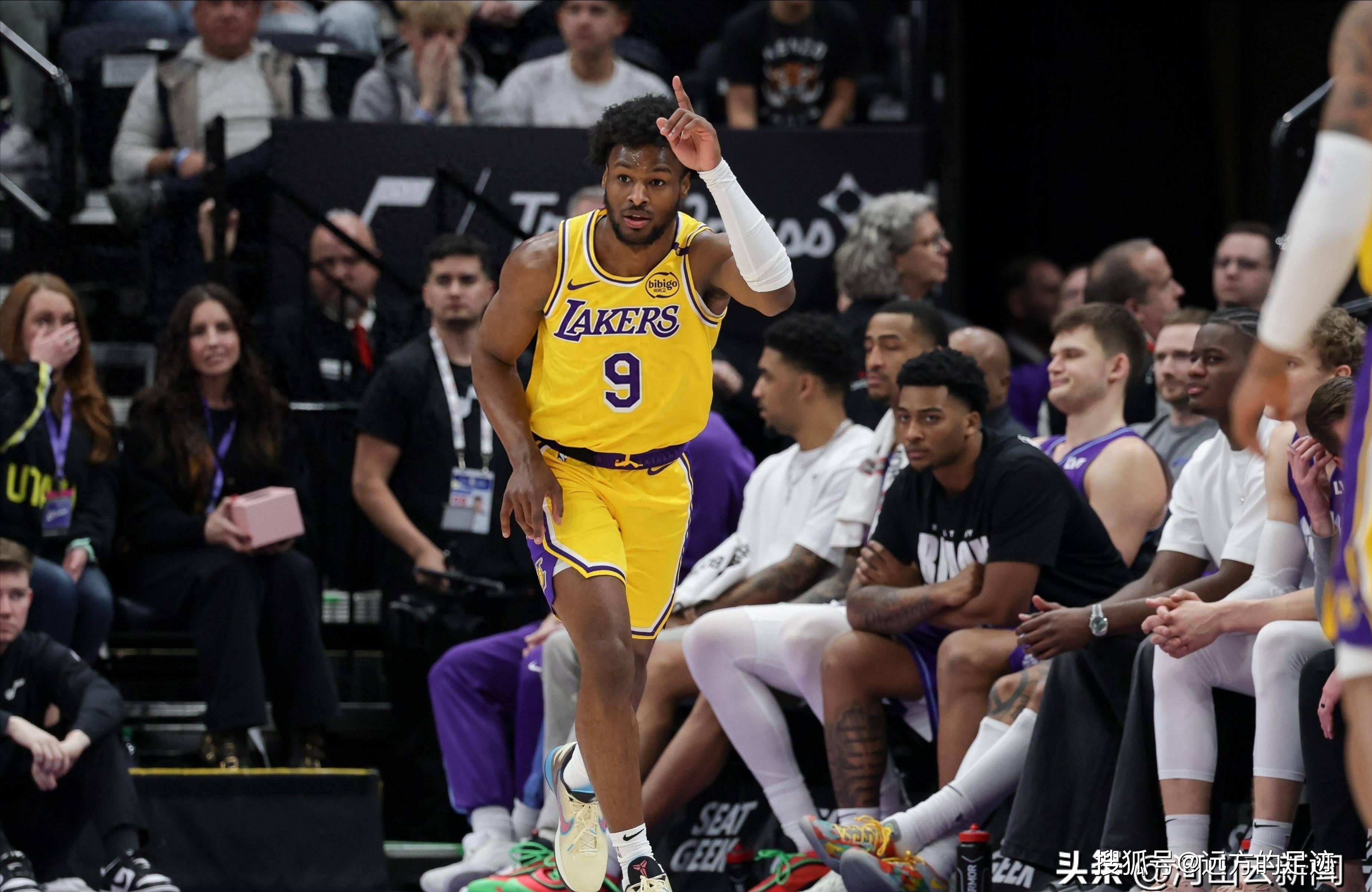 包含非洲篮球女子明星接连破纪录,为球队赢得荣誉的词条 包含非洲篮球女子明星接连破纪录,为球队赢得荣誉的词条