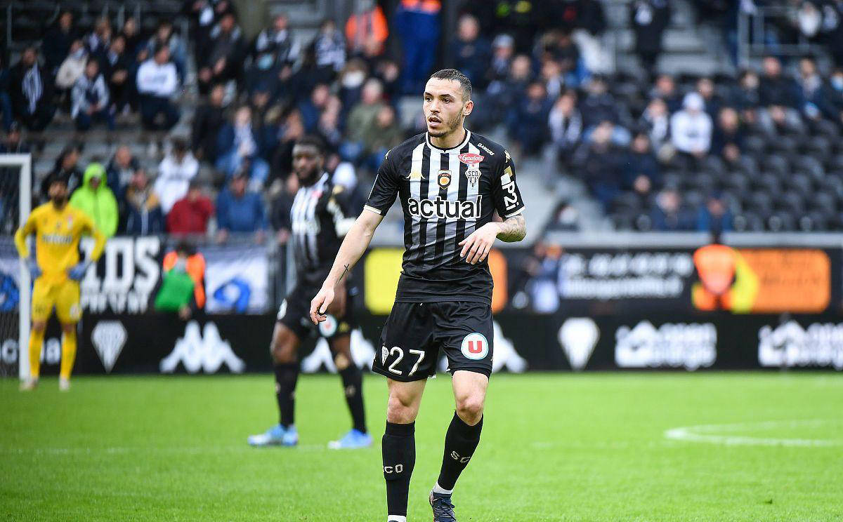 包含昂热不敌马赛，遭遇比赛失利下滑的词条