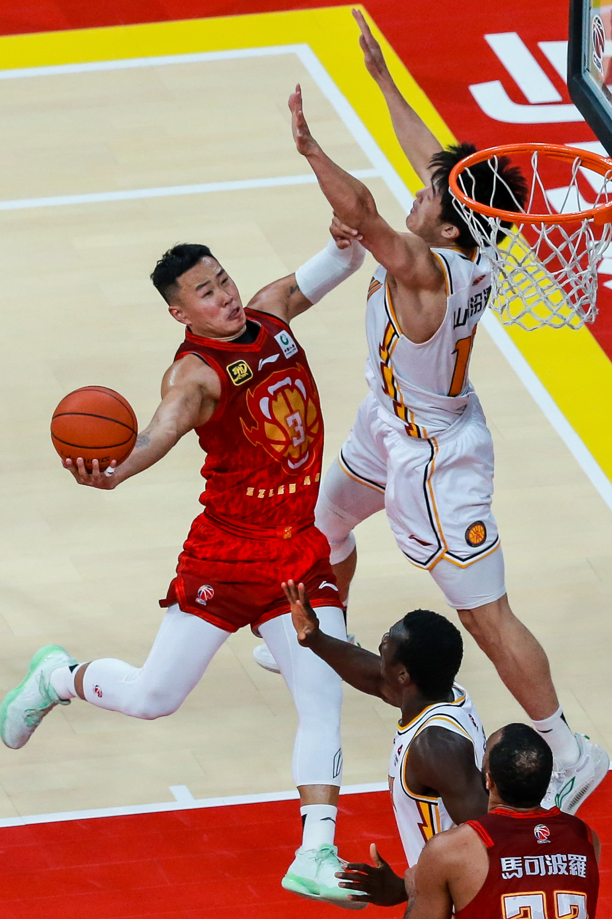 五五波，CBA联赛赛况引人瞩目的简单介绍