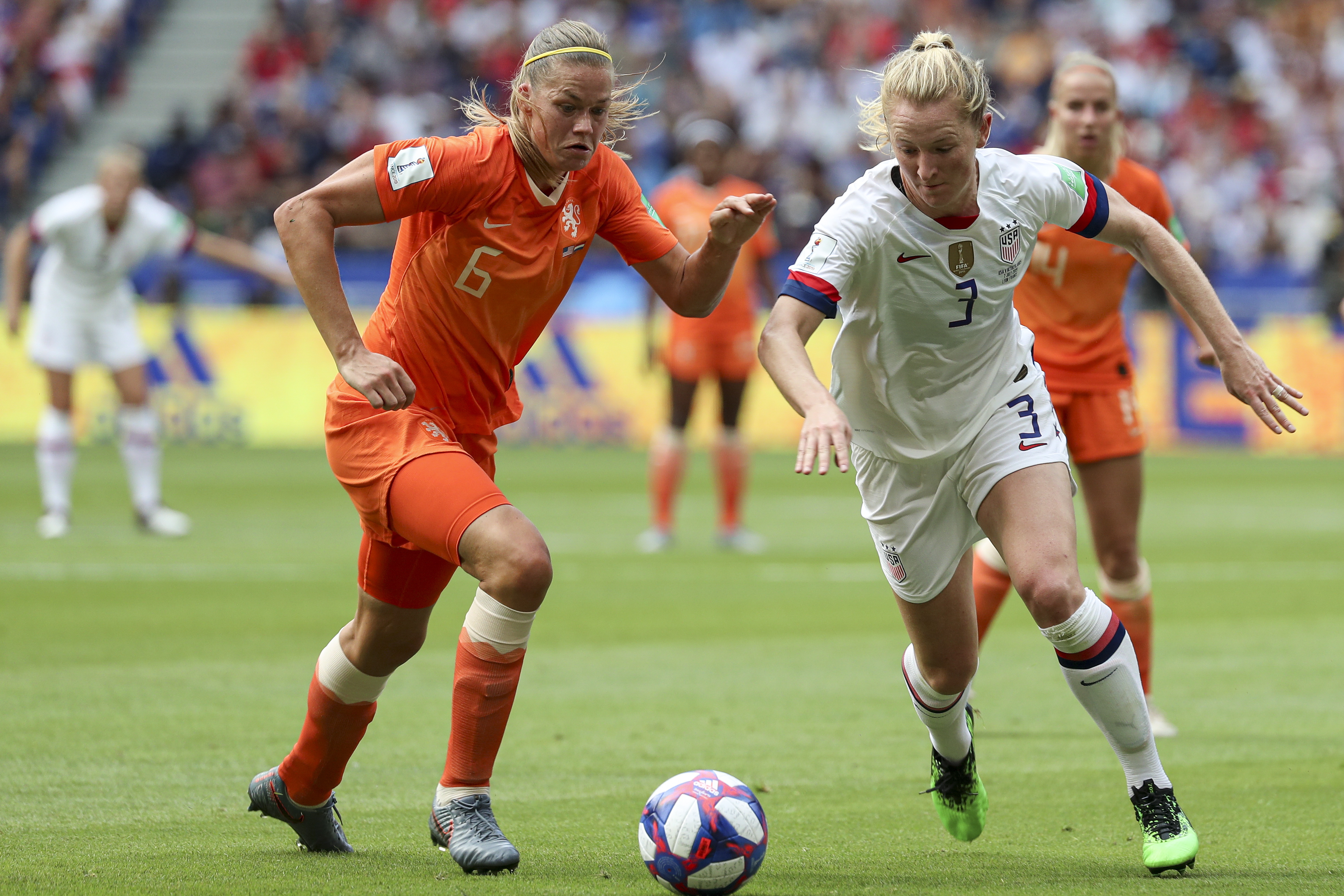 美国队在女子足球赛上表现出色