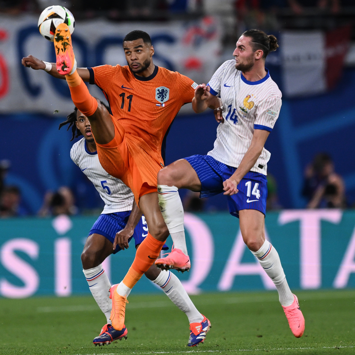 包含发生激烈抢点!西班牙战平瑞典的词条 包含发生激烈抢点!西班牙战平瑞典的词条