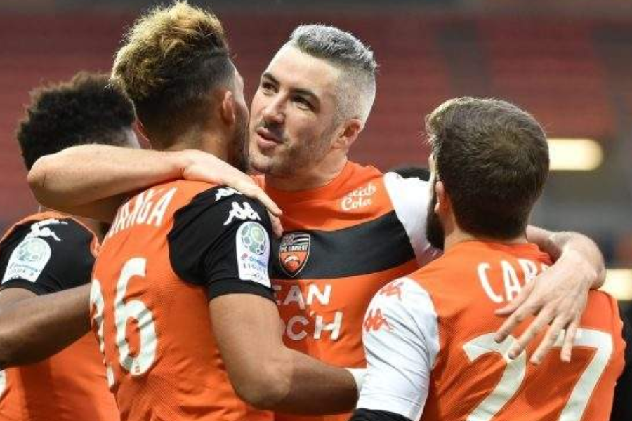 关于阿镇宣布赢得法甲联赛权，历史性时刻的信息