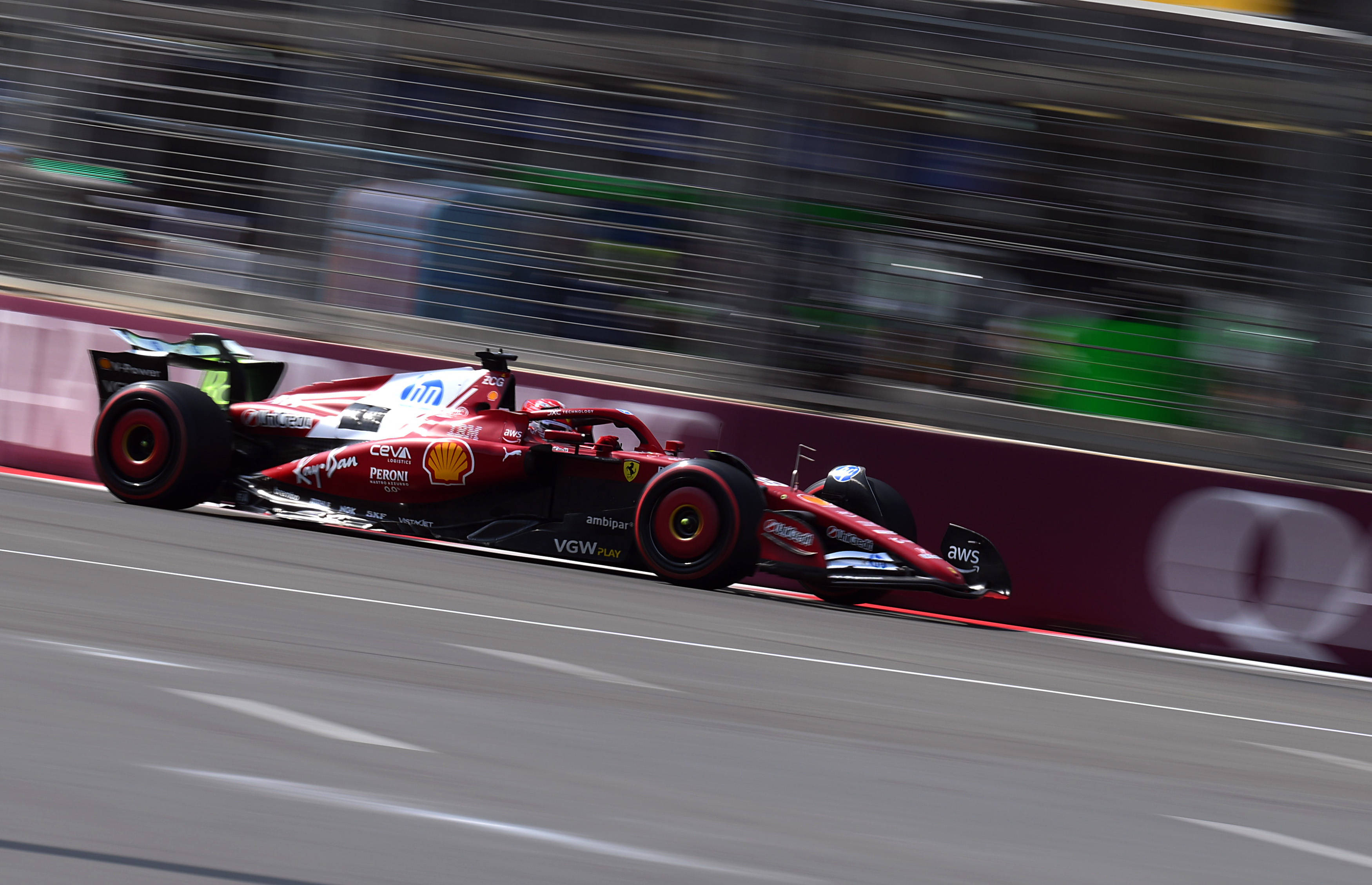 关于迈凯伦险胜哈斯车队,汉密尔顿高光表现的信息 关于迈凯伦险胜哈斯车队,汉密尔顿高光表现的信息