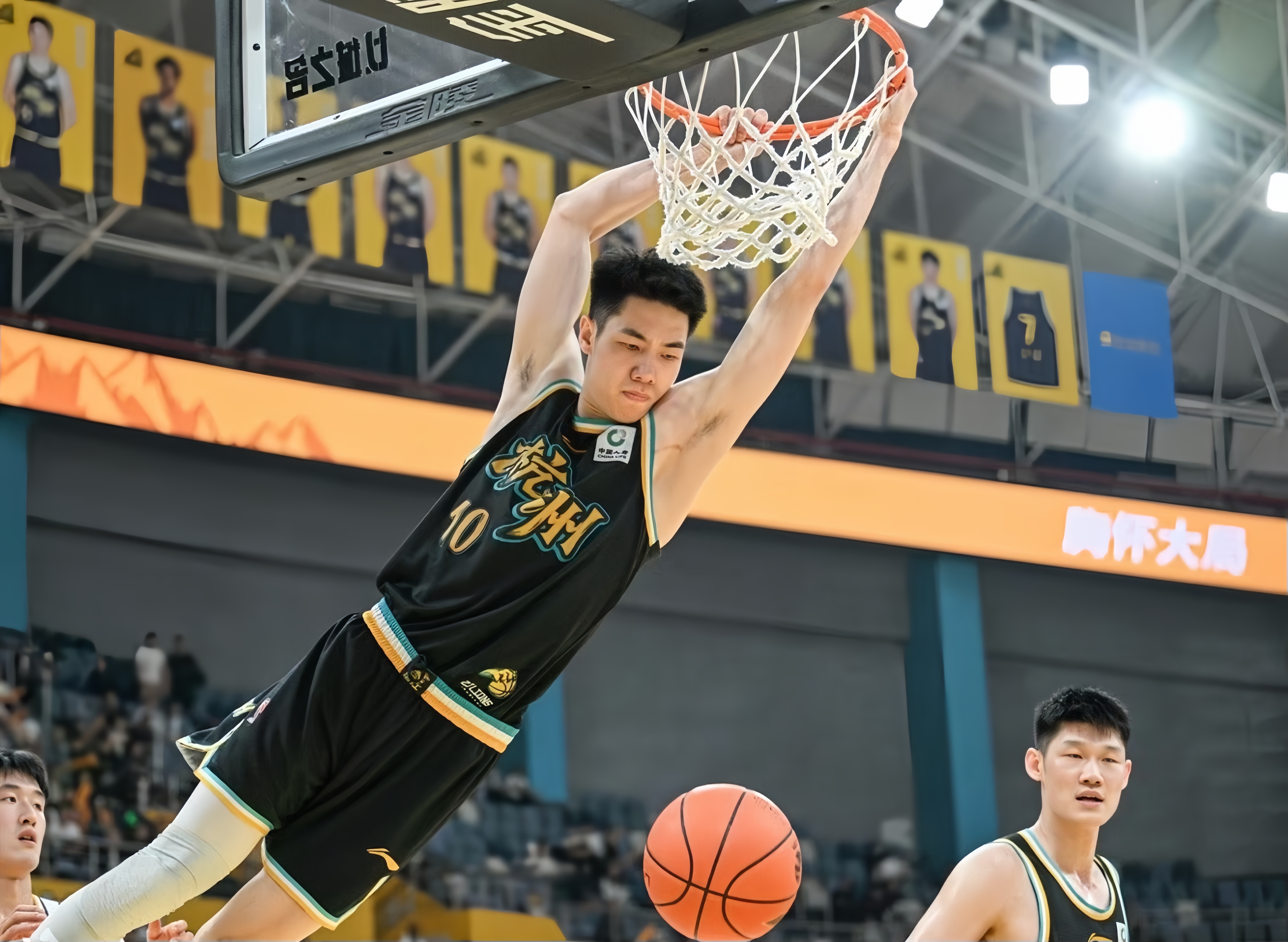 凯尔特人轻取北京队,孙铭徽惊艳四座 凯尔特人轻取北京队,孙铭徽惊艳四座