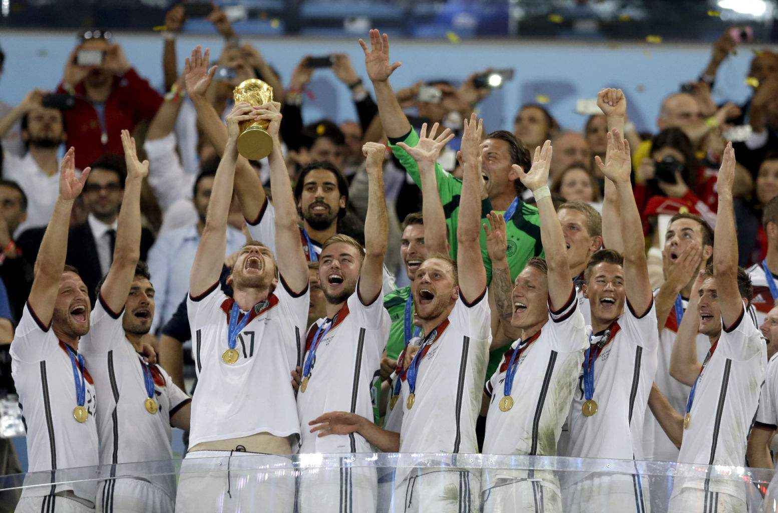 德国队力克泰国队，黄鸭组合扛起全队的简单介绍