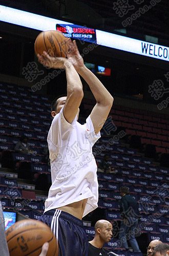 关于马刺鏖战公牛，易建联点燃赛场的信息