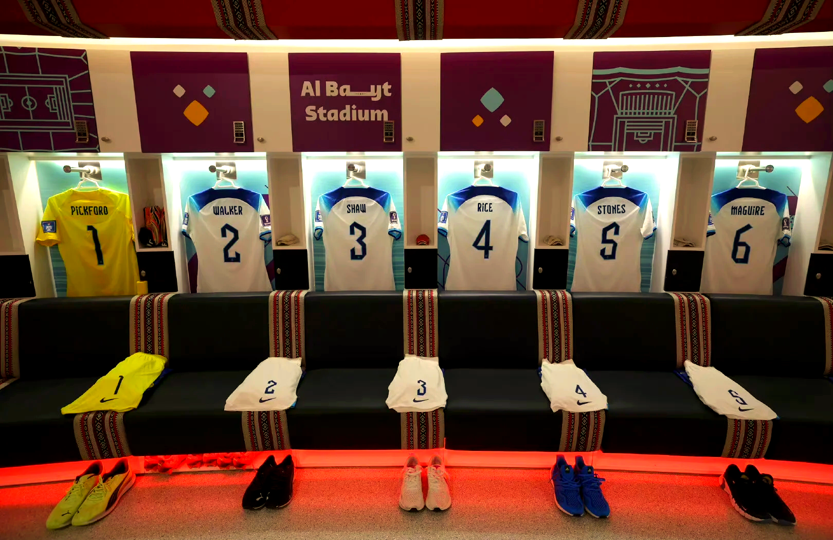 英格兰队逆转日本队，马龙惊艳四座