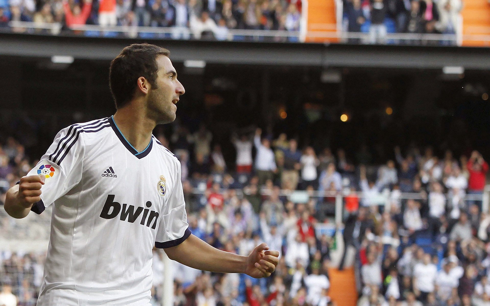 北欧寒夜的一抹红蓝，奥斯梅恩关键一击，巴萨客场险胜瑞典