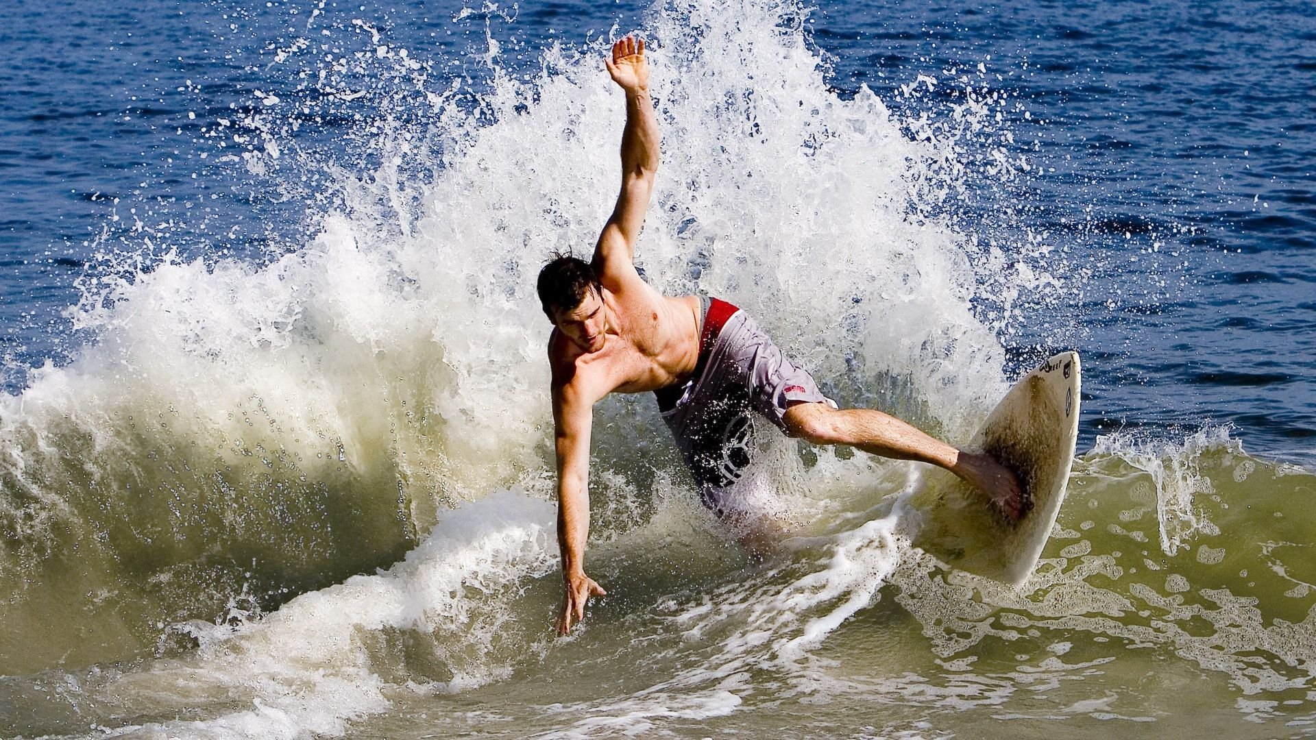 英超争冠之夜，伦纳德攻防两端统治