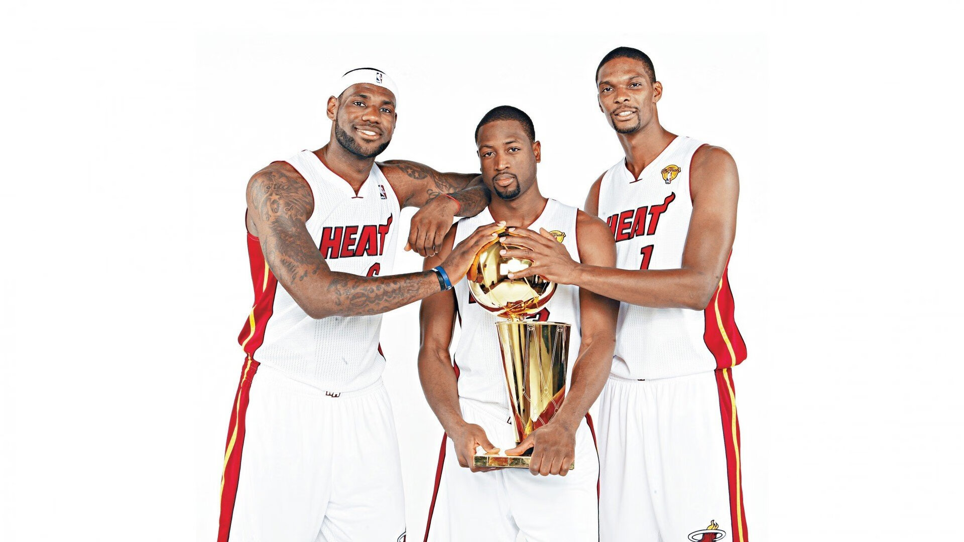 突尼斯正面击溃比利亚雷亚尔，库尔图瓦成为关键先生