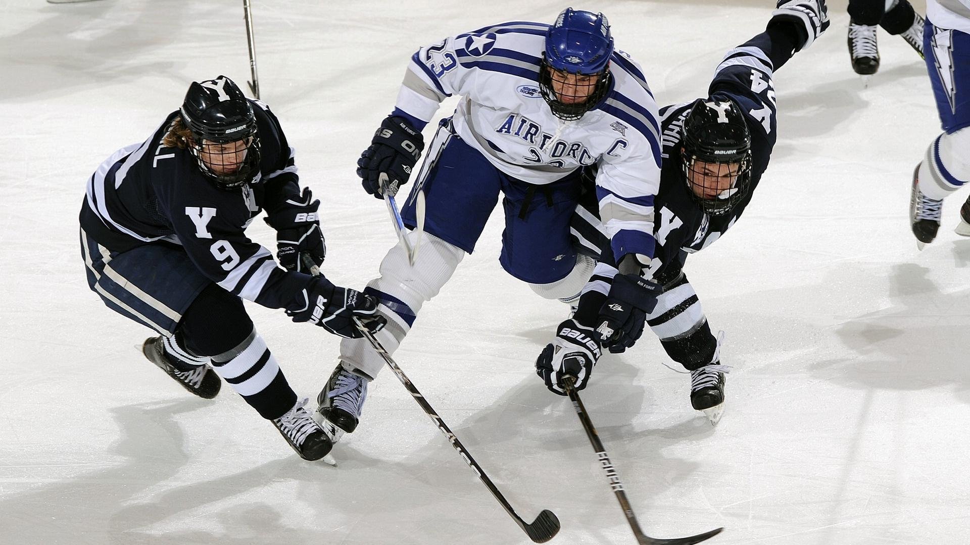 上海滩的轰鸣，当威廉姆斯碾过银箭，周冠宇用家乡的胎痕写下未来